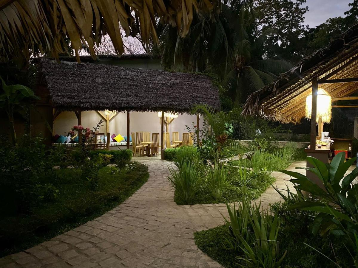 Hotel La perle rare de Nosy be Ambatoloaka  Exterior foto