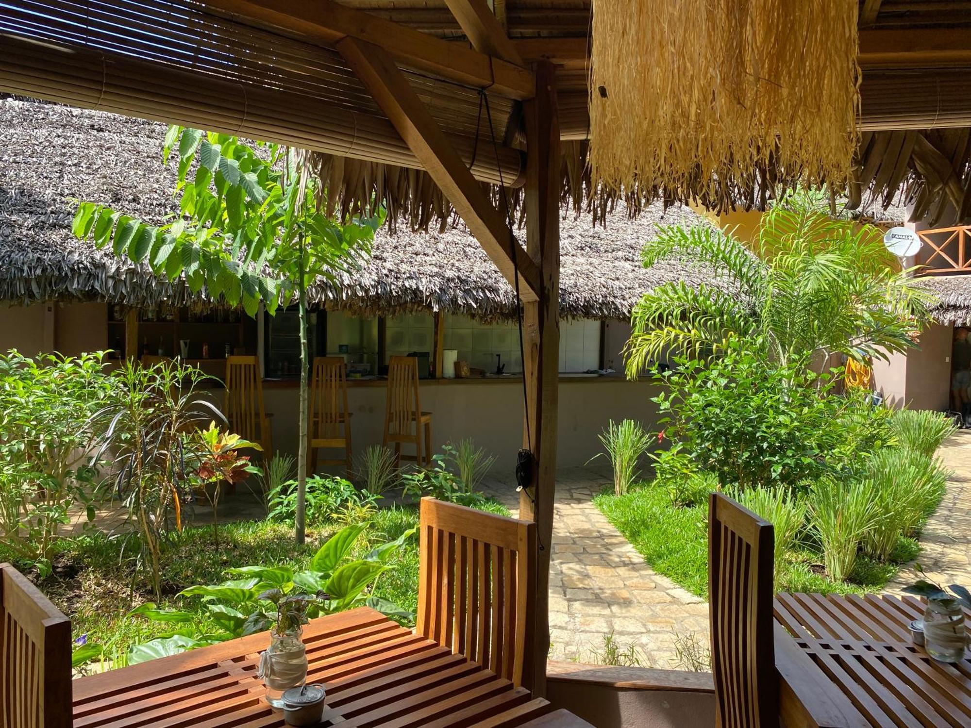 Hotel La perle rare de Nosy be Ambatoloaka  Exterior foto