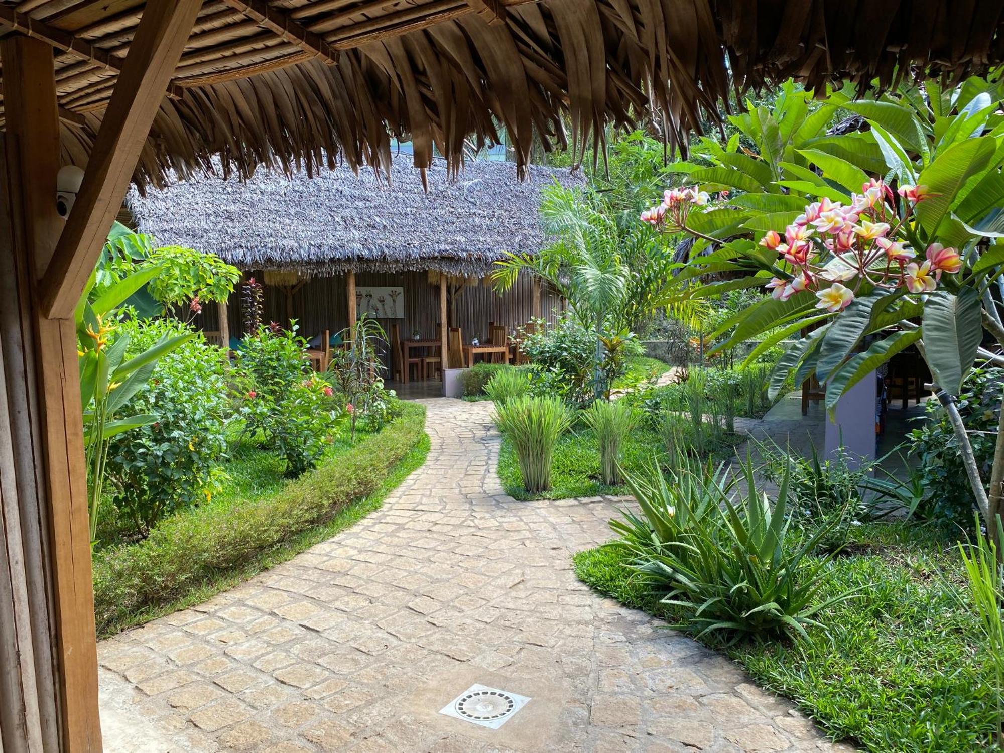 Hotel La perle rare de Nosy be Ambatoloaka  Exterior foto