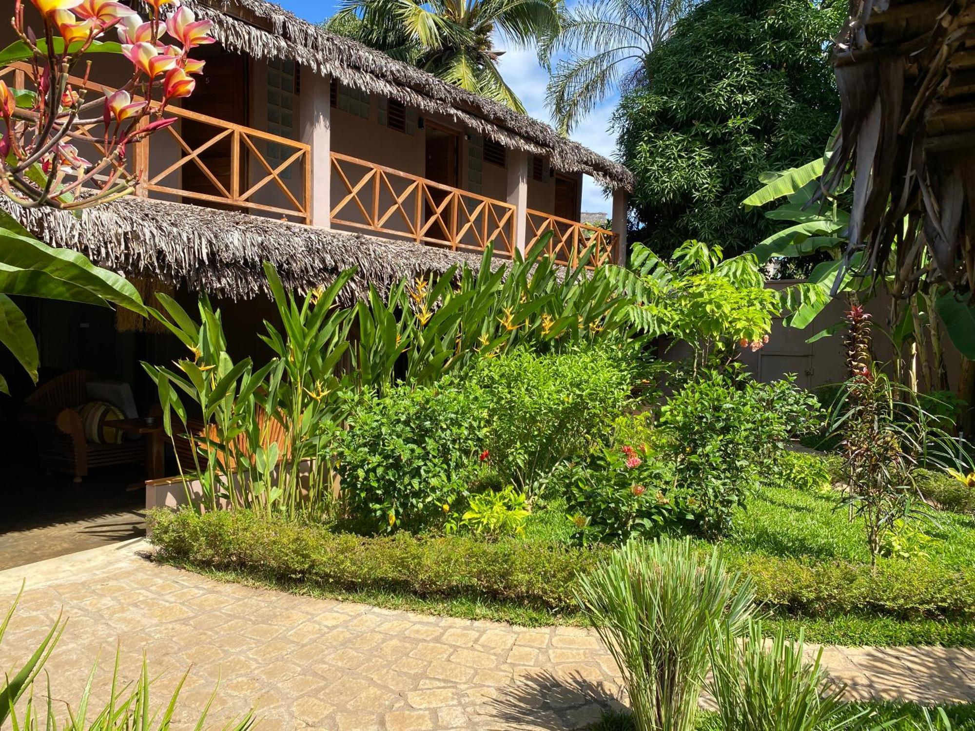 Hotel La perle rare de Nosy be Ambatoloaka  Exterior foto
