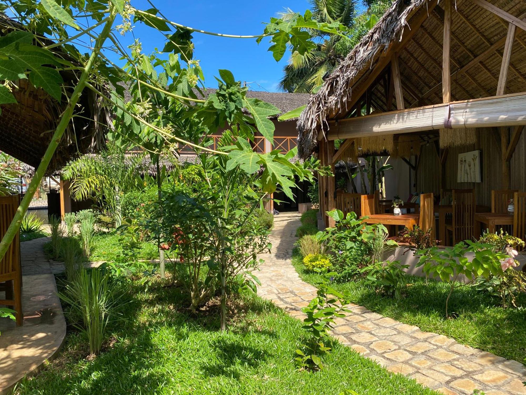 Hotel La perle rare de Nosy be Ambatoloaka  Exterior foto